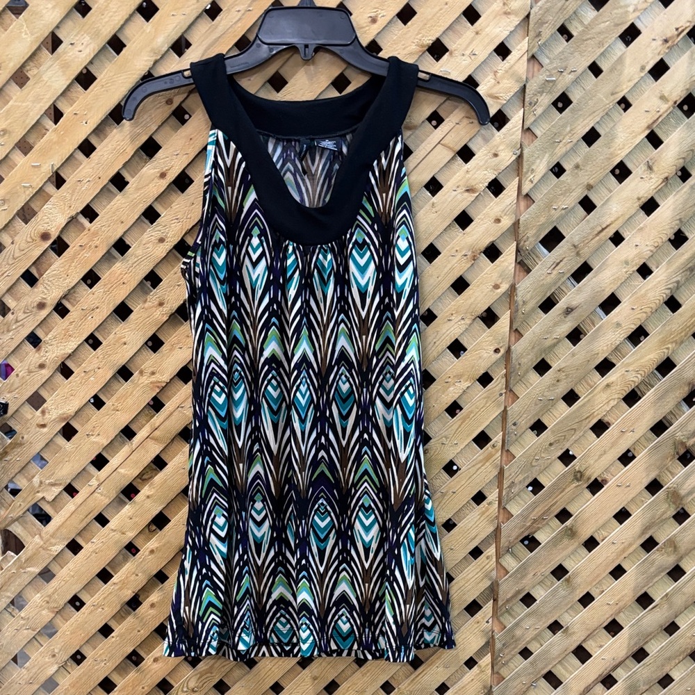 New Directions Women’s Black Peacock Pattern Sleeveless Top